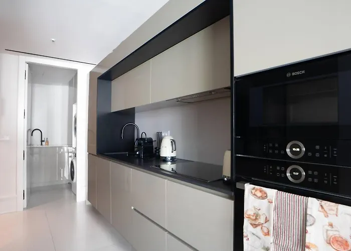 Empire Luxury - Savoy Insular * 푼샬