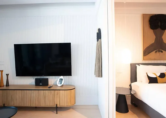 Empire Luxury - Savoy Insular