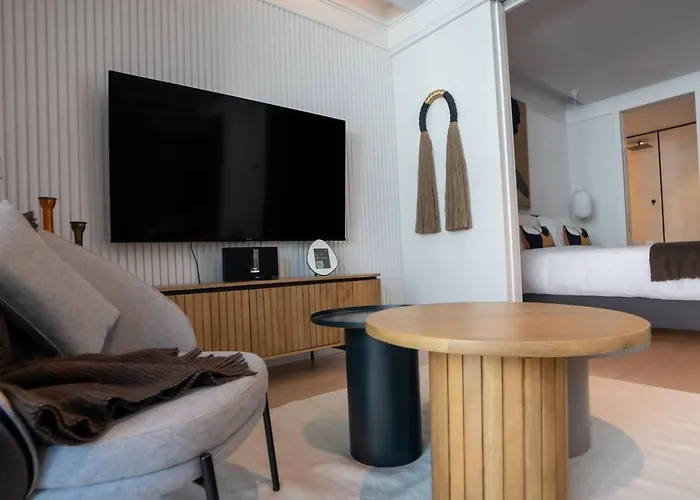 Empire Luxury - Savoy Insular