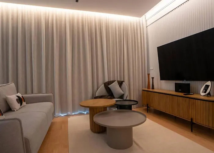 Empire Luxury - Savoy Insular 푼샬